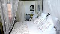 la_gourmandine_chatellerault_lit_baldaquin1