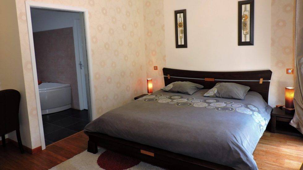 la_gourmandine_chatellerault_chambre_balnéo1-980x551