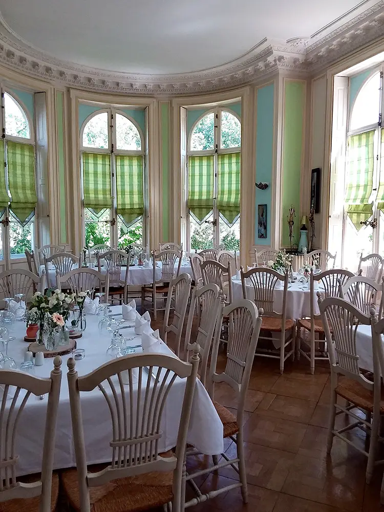 salon-rotonde-la-gourmandine-hotel-de-charme